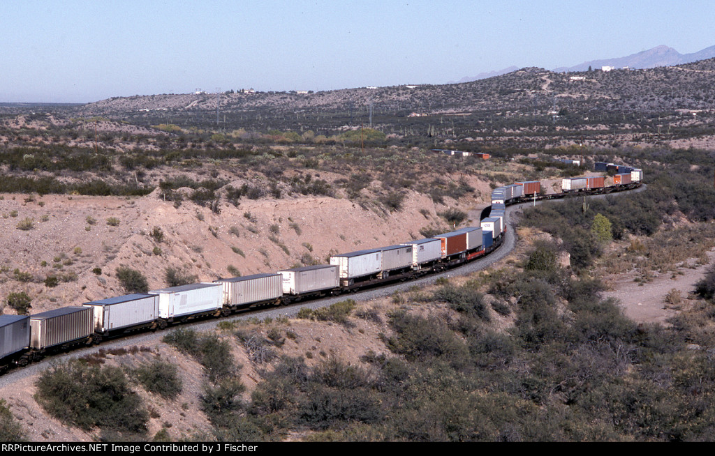 SP 9385 heads east in the early morning